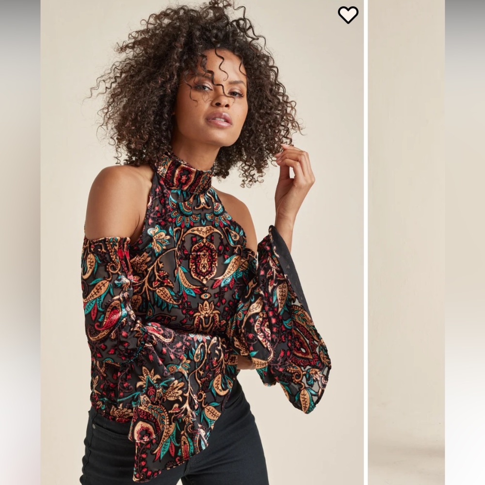 EUC Venus cold shoulder ruffle top🍂💛